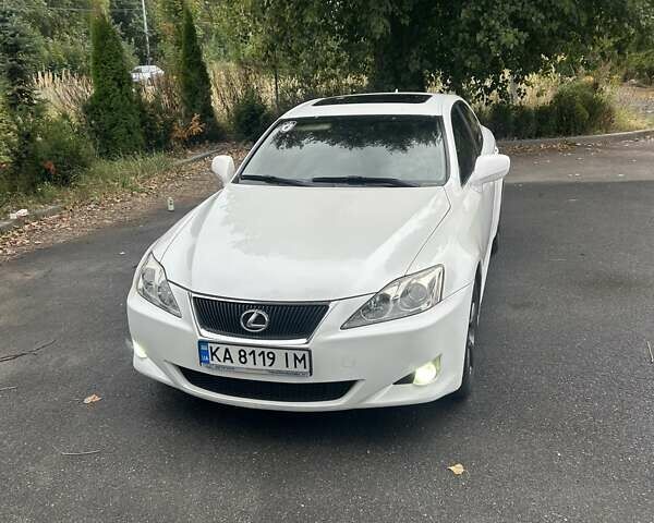 Белый Лексус ИС, объемом двигателя 2.49 л и пробегом 183 тыс. км за 9200 $, фото 1 на Automoto.ua