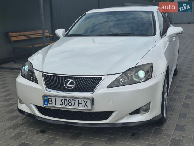 Белый Лексус ИС, объемом двигателя 2.5 л и пробегом 125 тыс. км за 11500 $, фото 1 на Automoto.ua