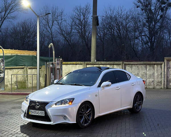 Белый Лексус ИС, объемом двигателя 2.5 л и пробегом 177 тыс. км за 12500 $, фото 1 на Automoto.ua
