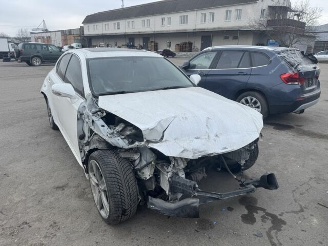 Белый Лексус ИС, объемом двигателя 2.5 л и пробегом 265 тыс. км за 3500 $, фото 1 на Automoto.ua