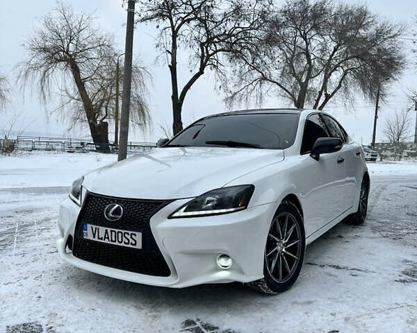 Белый Лексус ИС, объемом двигателя 2.5 л и пробегом 160 тыс. км за 12000 $, фото 1 на Automoto.ua