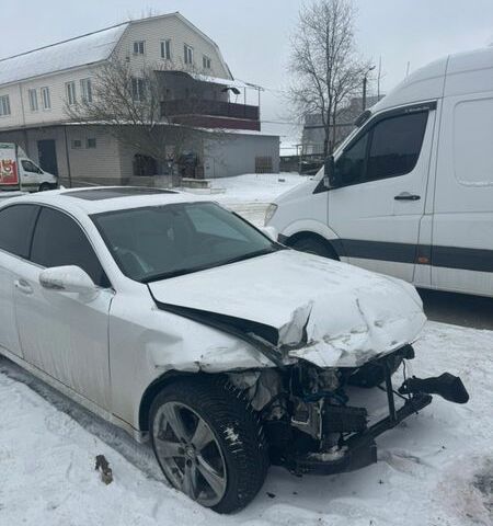 Белый Лексус ИС, объемом двигателя 2.5 л и пробегом 265 тыс. км за 4500 $, фото 1 на Automoto.ua