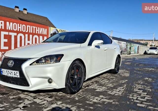 Белый Лексус ИС, объемом двигателя 2.5 л и пробегом 197 тыс. км за 10800 $, фото 1 на Automoto.ua