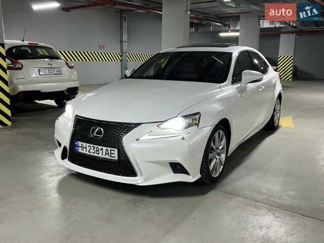 Белый Лексус ИС, объемом двигателя 2.5 л и пробегом 180 тыс. км за 16800 $, фото 1 на Automoto.ua