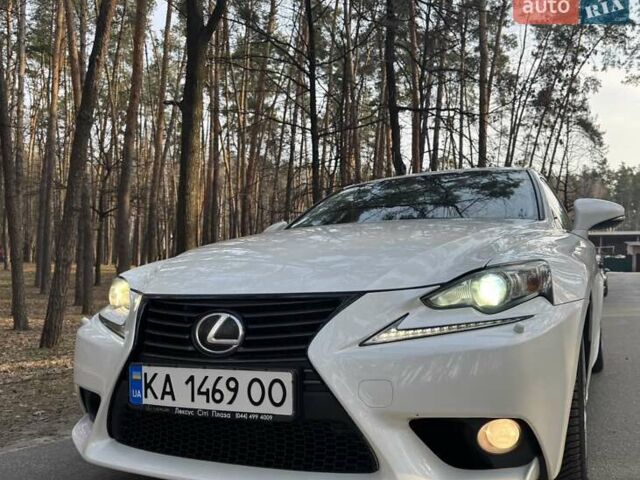 Белый Лексус ИС, объемом двигателя 2.5 л и пробегом 177 тыс. км за 17200 $, фото 1 на Automoto.ua