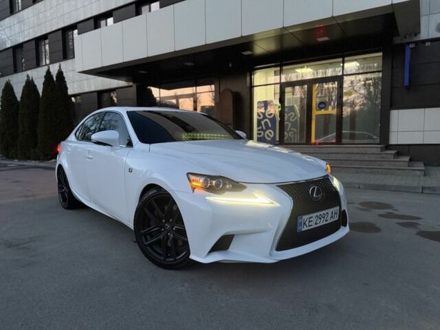Белый Лексус ИС, объемом двигателя 2.5 л и пробегом 185 тыс. км за 14900 $, фото 1 на Automoto.ua