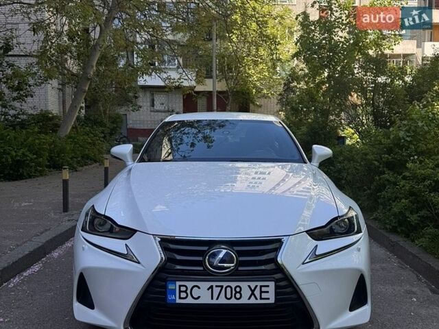 Белый Лексус ИС, объемом двигателя 2.49 л и пробегом 297 тыс. км за 16900 $, фото 1 на Automoto.ua