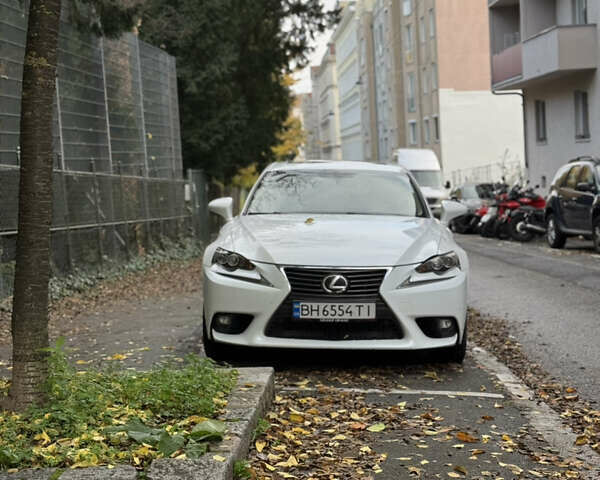 Білий Лексус ІС, об'ємом двигуна 2.5 л та пробігом 140 тис. км за 10000 $, фото 1 на Automoto.ua