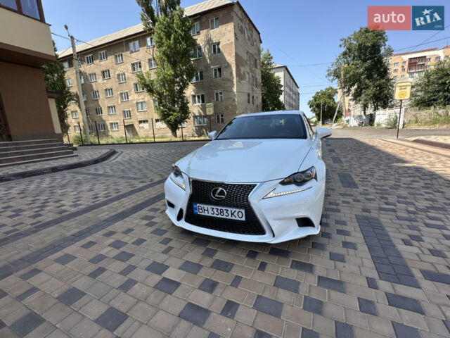 Белый Лексус ИС, объемом двигателя 2.5 л и пробегом 163 тыс. км за 16000 $, фото 1 на Automoto.ua