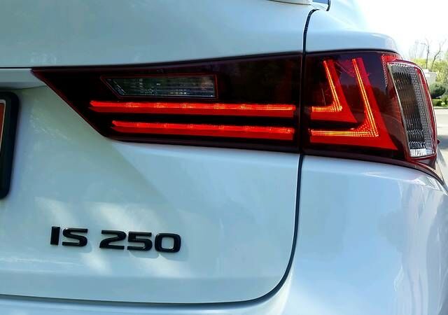 Білий Лексус ІС, об'ємом двигуна 2.5 л та пробігом 34 тис. км за 24450 $, фото 1 на Automoto.ua