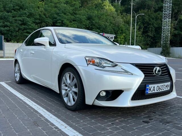 Белый Лексус ИС, объемом двигателя 2.5 л и пробегом 157 тыс. км за 14400 $, фото 1 на Automoto.ua
