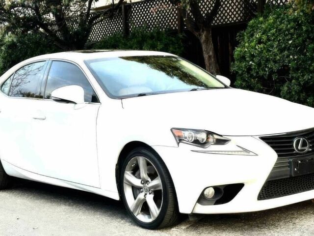 Білий Лексус ІС, об'ємом двигуна 3.5 л та пробігом 71 тис. км за 3500 $, фото 1 на Automoto.ua