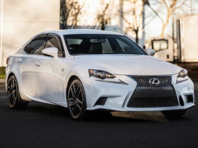 Білий Лексус ІС, об'ємом двигуна 3.5 л та пробігом 77 тис. км за 3500 $, фото 1 на Automoto.ua