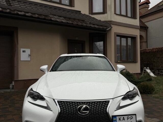 Белый Лексус ИС, объемом двигателя 2 л и пробегом 124 тыс. км за 17130 $, фото 1 на Automoto.ua