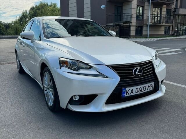Білий Лексус ІС, об'ємом двигуна 2.5 л та пробігом 106 тис. км за 17700 $, фото 1 на Automoto.ua