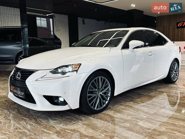Белый Лексус ИС, объемом двигателя 2.5 л и пробегом 98 тыс. км за 16900 $, фото 1 на Automoto.ua