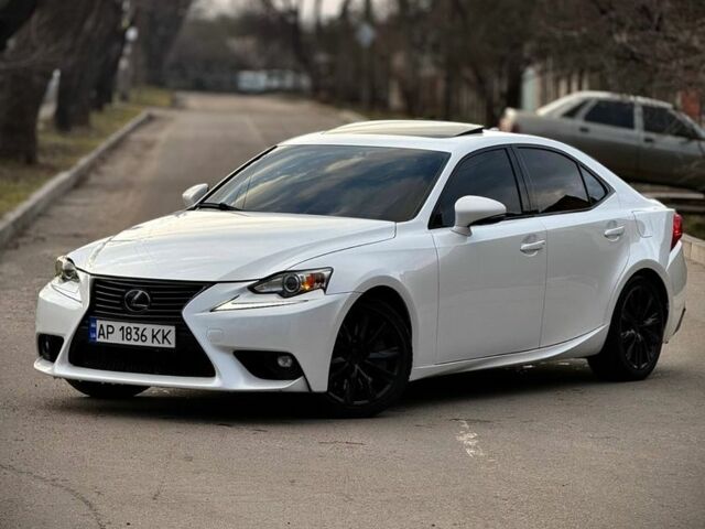 Белый Лексус ИС, объемом двигателя 2 л и пробегом 130 тыс. км за 15900 $, фото 1 на Automoto.ua