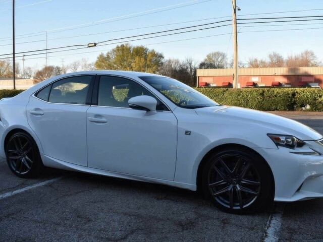 Белый Лексус ИС, объемом двигателя 2 л и пробегом 80 тыс. км за 9900 $, фото 1 на Automoto.ua