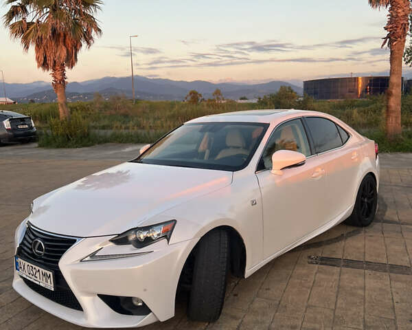 Белый Лексус ИС, объемом двигателя 2 л и пробегом 95 тыс. км за 14000 $, фото 1 на Automoto.ua