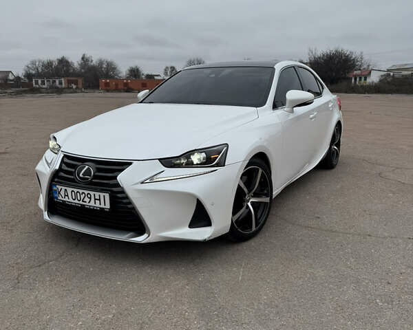 Белый Лексус ИС, объемом двигателя 2 л и пробегом 115 тыс. км за 17300 $, фото 1 на Automoto.ua