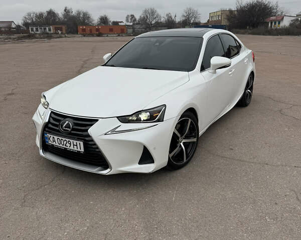 Белый Лексус ИС, объемом двигателя 2 л и пробегом 115 тыс. км за 16900 $, фото 1 на Automoto.ua
