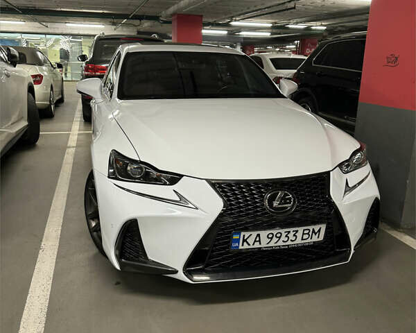 Белый Лексус ИС, объемом двигателя 2 л и пробегом 113 тыс. км за 20000 $, фото 1 на Automoto.ua