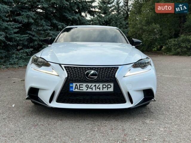 Белый Лексус ИС, объемом двигателя 2 л и пробегом 117 тыс. км за 19900 $, фото 1 на Automoto.ua