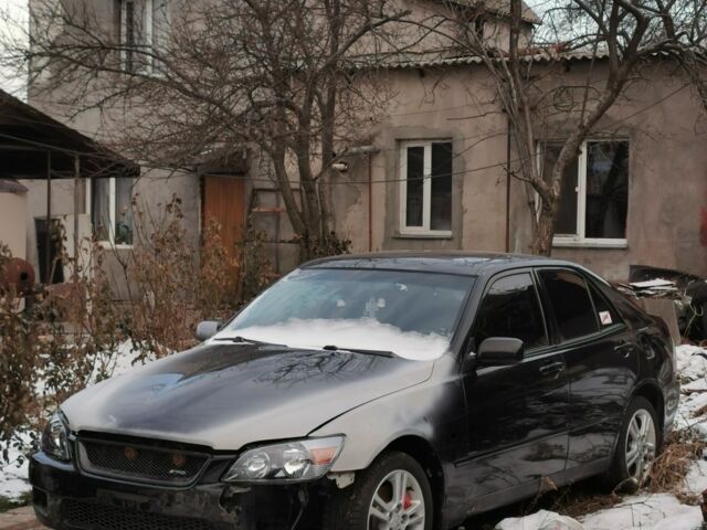 Черный Лексус ИС, объемом двигателя 2 л и пробегом 300 тыс. км за 2000 $, фото 1 на Automoto.ua