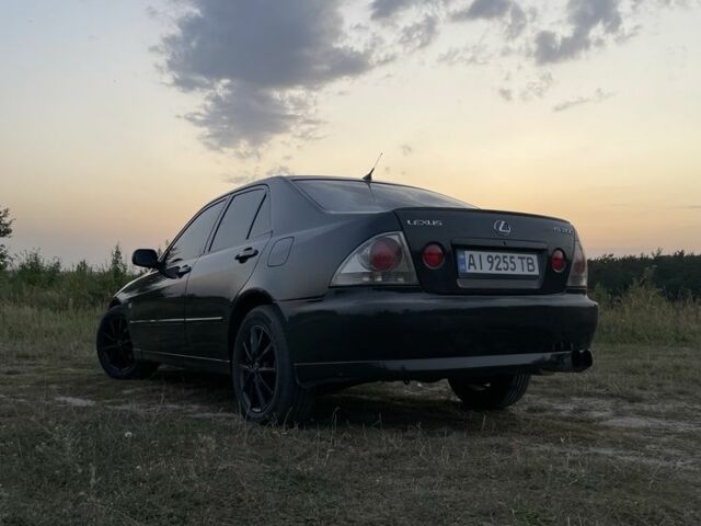 Черный Лексус ИС, объемом двигателя 2 л и пробегом 380 тыс. км за 5600 $, фото 1 на Automoto.ua