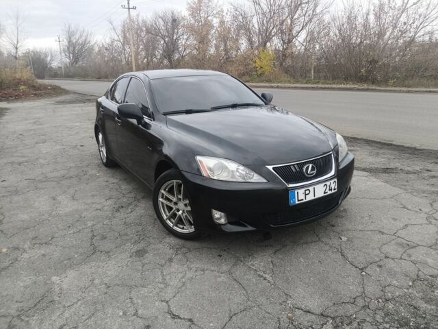 Черный Лексус ИС, объемом двигателя 2.2 л и пробегом 376 тыс. км за 4950 $, фото 1 на Automoto.ua