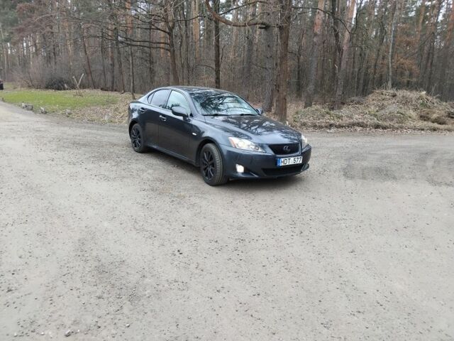 Черный Лексус ИС, объемом двигателя 2.2 л и пробегом 240 тыс. км за 4500 $, фото 1 на Automoto.ua