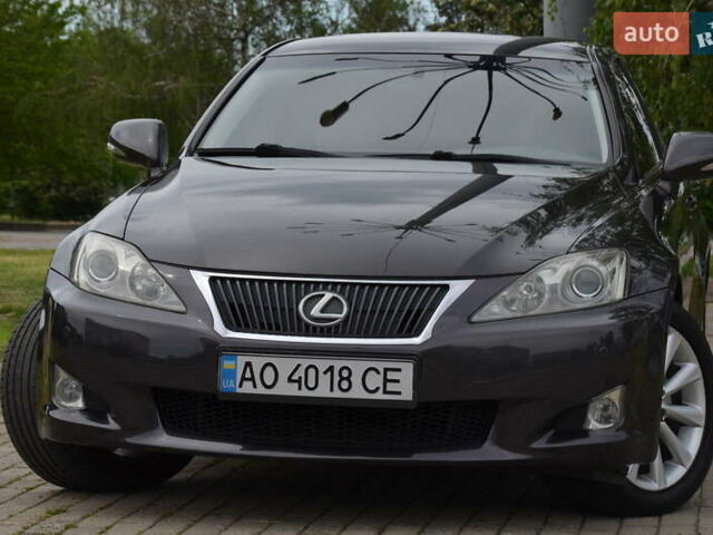 Черный Лексус ИС, объемом двигателя 2.5 л и пробегом 182 тыс. км за 10999 $, фото 1 на Automoto.ua