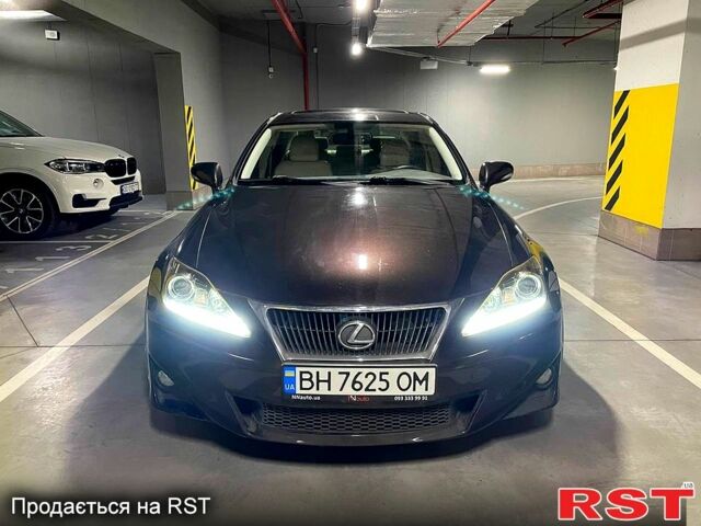 Коричневый Лексус ИС, объемом двигателя 2.5 л и пробегом 1240 тыс. км за 17500 $, фото 1 на Automoto.ua