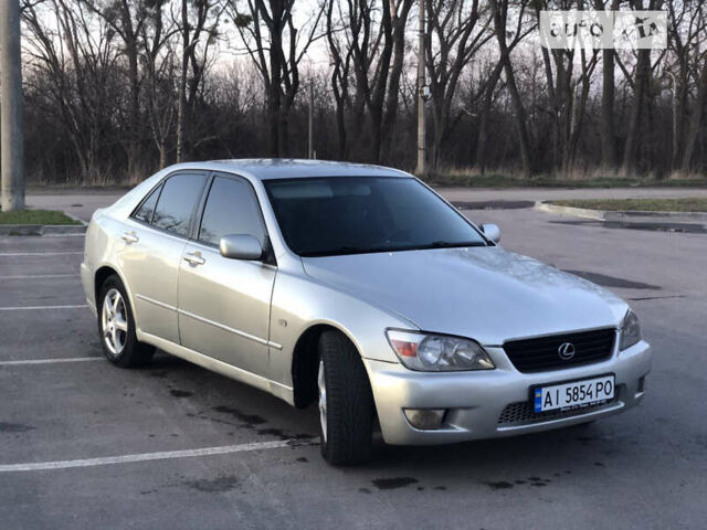 Лексус ІС, об'ємом двигуна 2 л та пробігом 250 тис. км за 4400 $, фото 1 на Automoto.ua