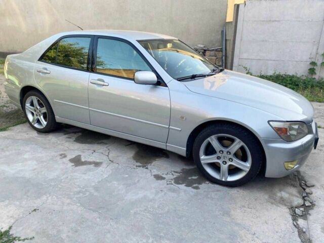 Сірий Лексус ІС, об'ємом двигуна 2 л та пробігом 333 тис. км за 6543 $, фото 1 на Automoto.ua