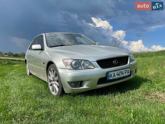 Серый Лексус ИС, объемом двигателя 1.99 л и пробегом 304 тыс. км за 4800 $, фото 1 на Automoto.ua