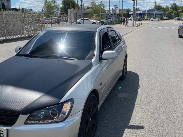 Сірий Лексус ІС, об'ємом двигуна 2 л та пробігом 314 тис. км за 4000 $, фото 1 на Automoto.ua
