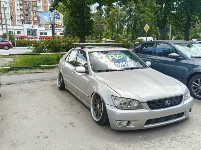 Серый Лексус ИС, объемом двигателя 2 л и пробегом 280 тыс. км за 6000 $, фото 1 на Automoto.ua