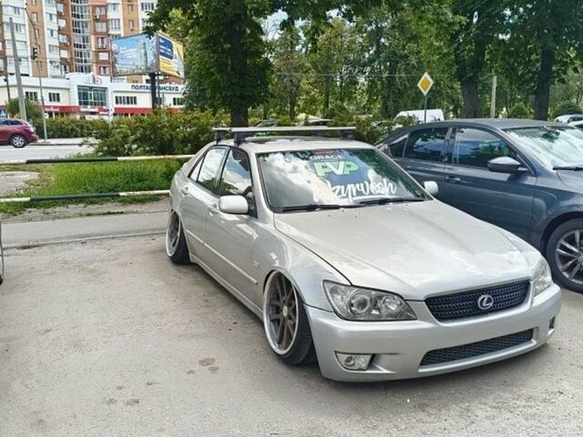Сірий Лексус ІС, об'ємом двигуна 2 л та пробігом 280 тис. км за 6000 $, фото 1 на Automoto.ua