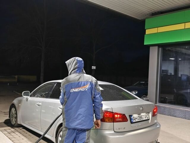 Серый Лексус ИС, объемом двигателя 2.5 л и пробегом 256 тыс. км за 7333 $, фото 1 на Automoto.ua