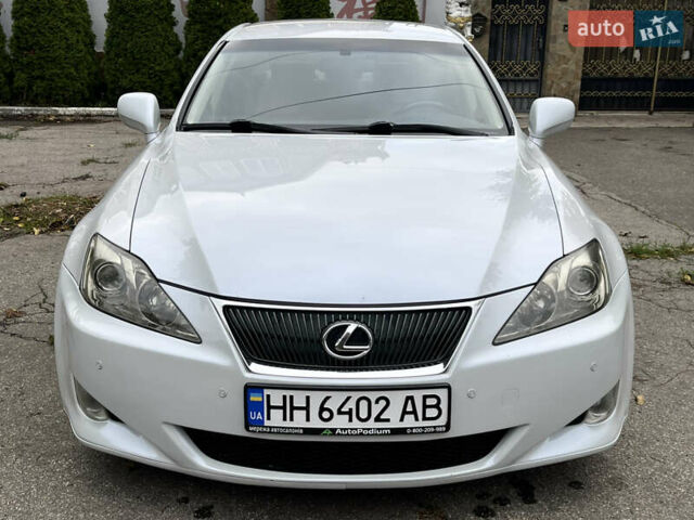 Серый Лексус ИС, объемом двигателя 2.5 л и пробегом 205 тыс. км за 8800 $, фото 1 на Automoto.ua