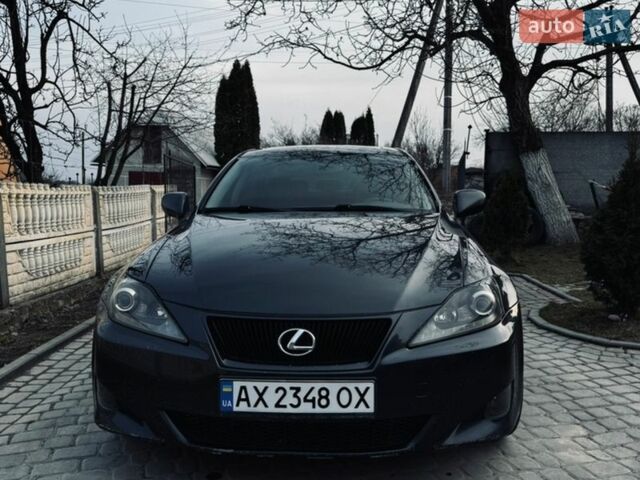 Сірий Лексус ІС, об'ємом двигуна 2.5 л та пробігом 256 тис. км за 8900 $, фото 1 на Automoto.ua