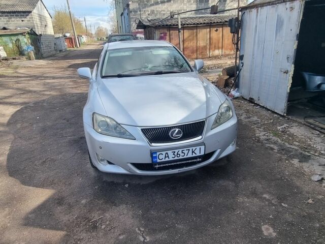 Серый Лексус ИС, объемом двигателя 2.2 л и пробегом 336 тыс. км за 9000 $, фото 1 на Automoto.ua