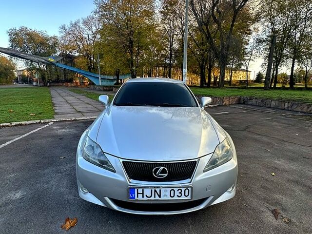 Серый Лексус ИС, объемом двигателя 2.2 л и пробегом 300 тыс. км за 3850 $, фото 1 на Automoto.ua