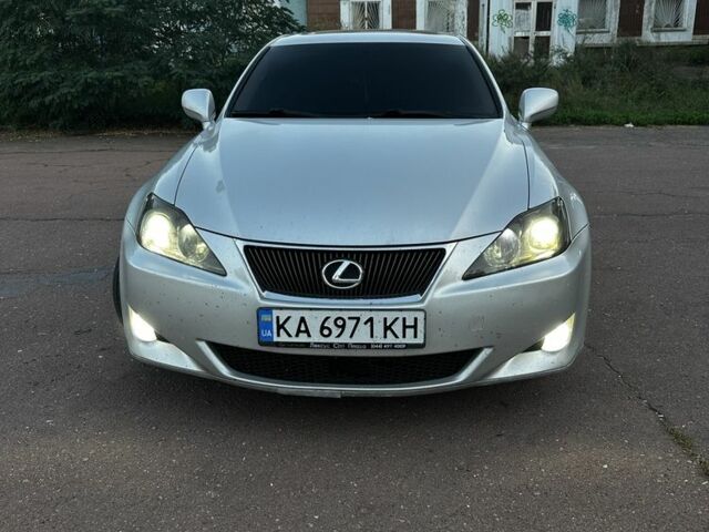 Сірий Лексус ІС, об'ємом двигуна 2.5 л та пробігом 190 тис. км за 8500 $, фото 1 на Automoto.ua