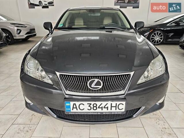 Серый Лексус ИС, объемом двигателя 2.2 л и пробегом 290 тыс. км за 9000 $, фото 1 на Automoto.ua