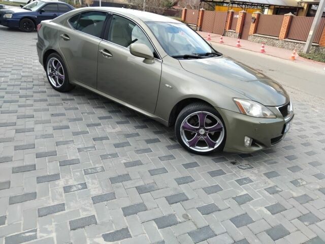 Серый Лексус ИС, объемом двигателя 2.2 л и пробегом 240 тыс. км за 4400 $, фото 1 на Automoto.ua