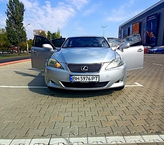 Сірий Лексус ІС, об'ємом двигуна 2.5 л та пробігом 279 тис. км за 10300 $, фото 1 на Automoto.ua