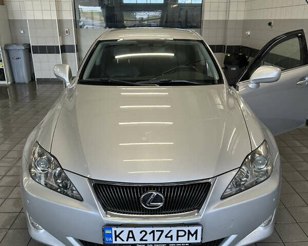 Сірий Лексус ІС, об'ємом двигуна 3 л та пробігом 170 тис. км за 10000 $, фото 1 на Automoto.ua