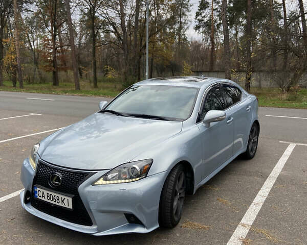 Серый Лексус ИС, объемом двигателя 2.5 л и пробегом 134 тыс. км за 12500 $, фото 1 на Automoto.ua